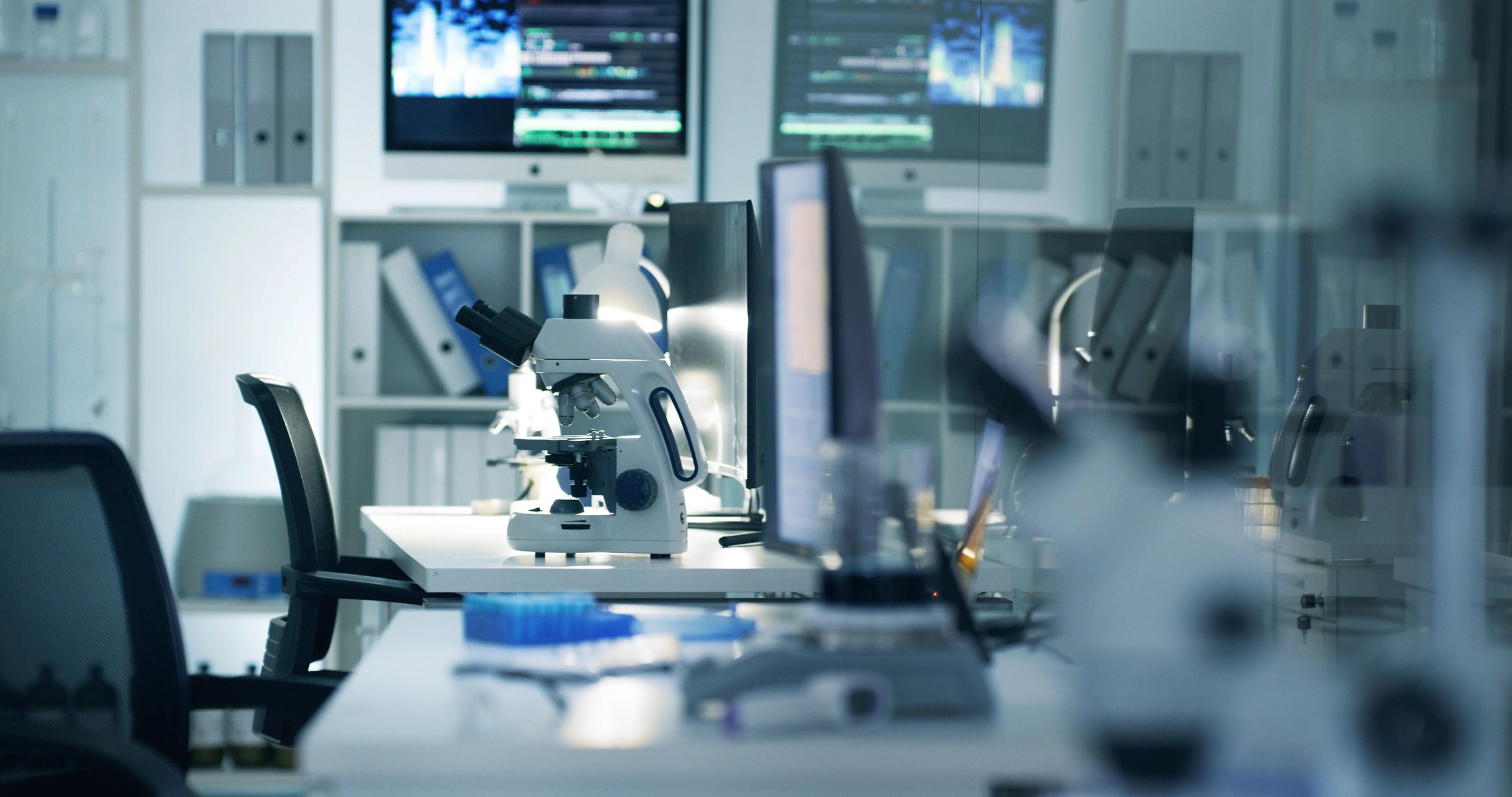 Microbiology laboratory equipment for scientific analysis
